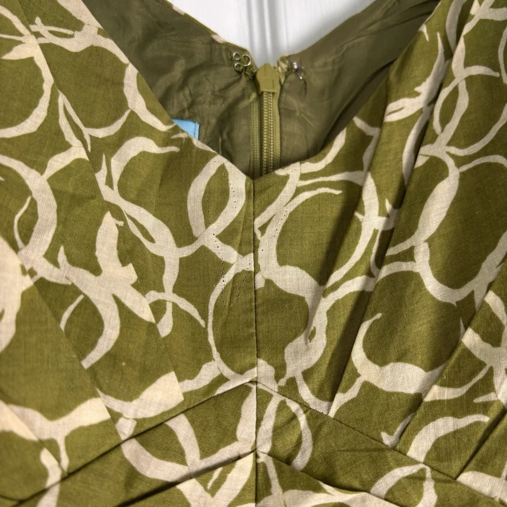 Maggie Boutique Suzy Chin 10 Fit Flare Green Cream Patterned Pleated Midi‎ Dress